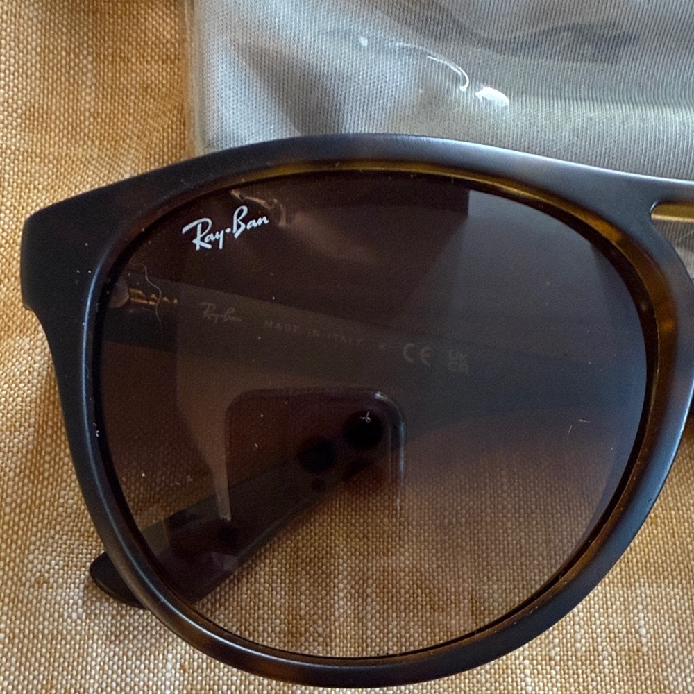 Ray-Ban Brown Gradient Lens Sunglasses with Black Case - Picture 2 of 16